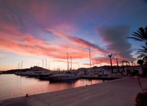 Atardecer en Ibiza, planifica tus vacaciones con antelación.